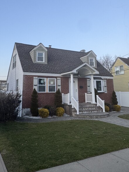 Building Photo - 741 Salem Rd