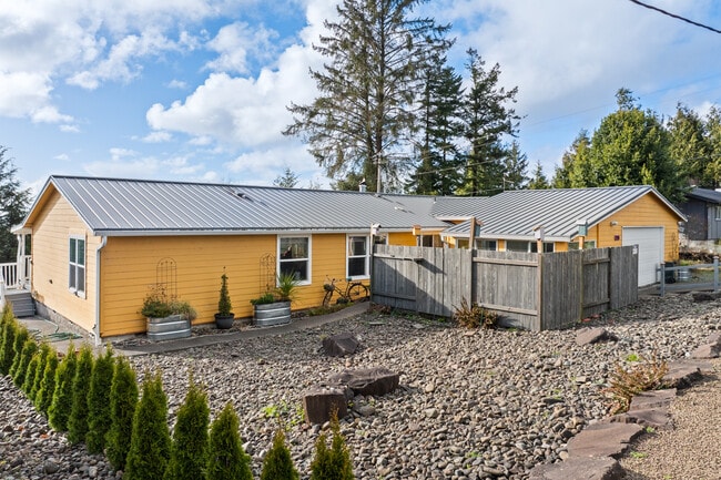 Building Photo - Bay City