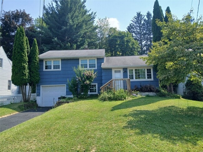 Primary Photo - 32 Vestal Ave