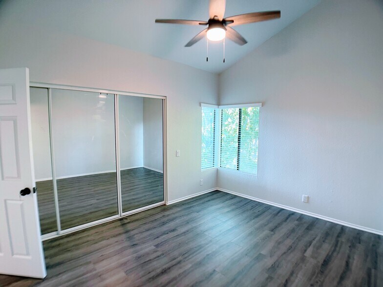 Building Photo - 22725 Lakeway Dr