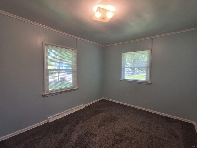 Building Photo - 3516 Central Dr