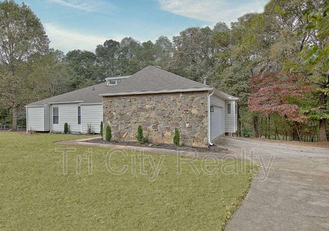 Building Photo - 150 Drennan Dr