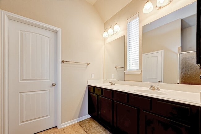 Building Photo - 402 Conchola Ln