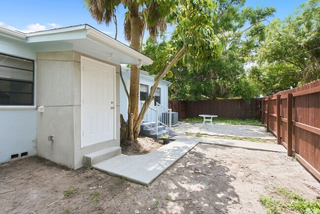 Building Photo - 517 41st Ave S