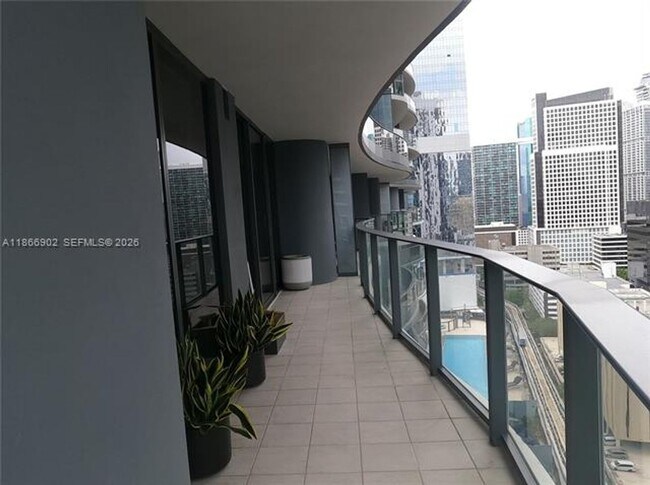 Building Photo - 1000 Brickell Plaza