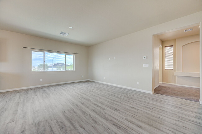 Building Photo - 706 Eros Ct