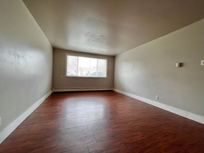 Building Photo - Robertson1001 (KC-JF-NB)