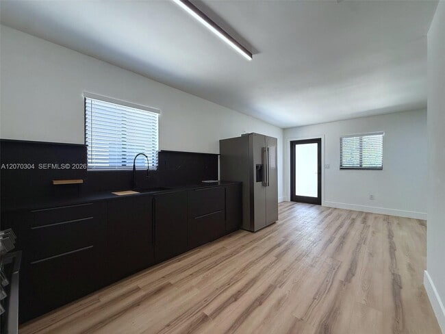 Building Photo - 226 Hispanola Rd
