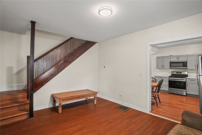Building Photo - 409 S Aurora St