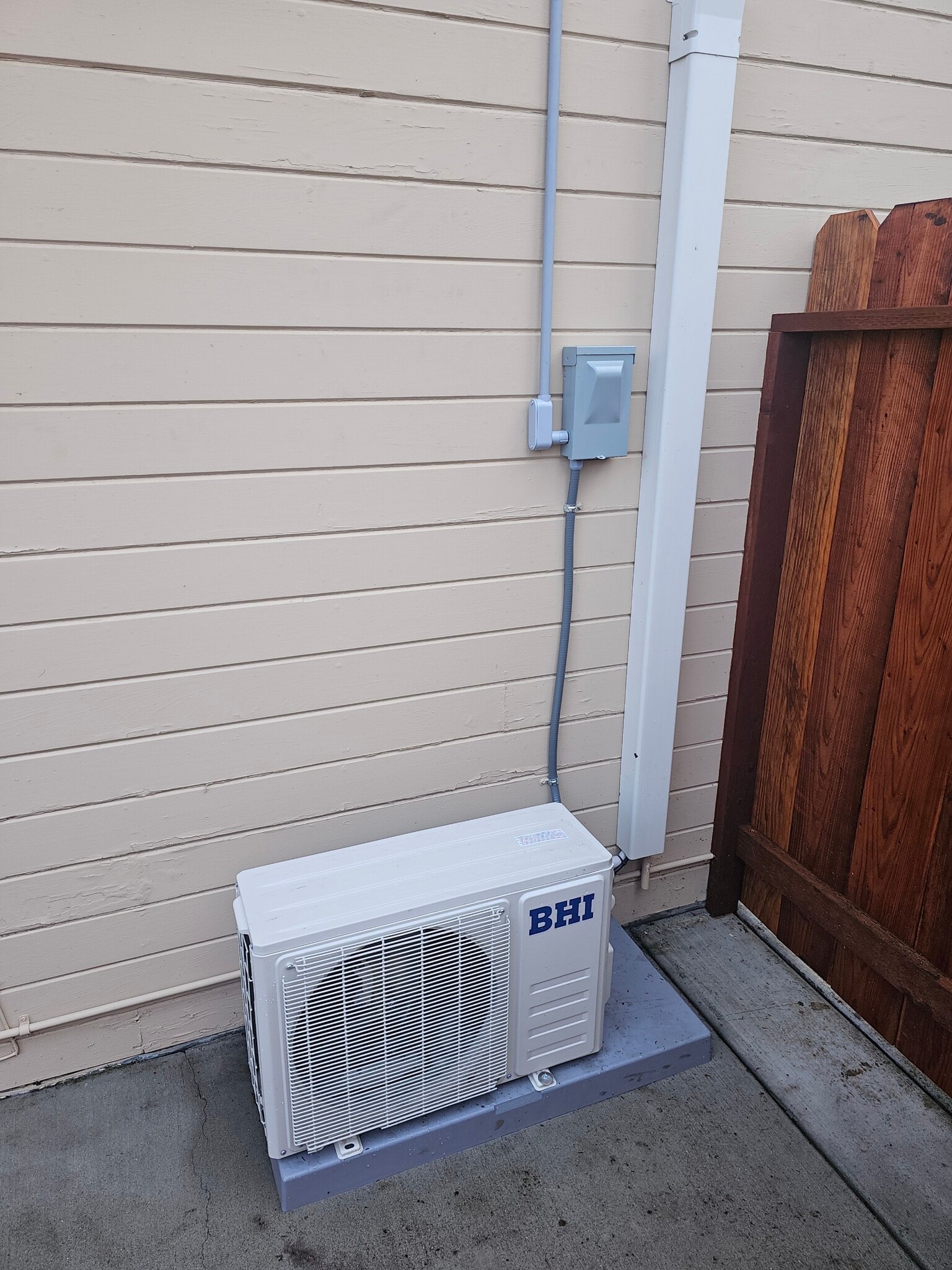 Air & heat unit - 1842 Lynwood Dr
