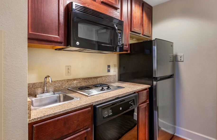 Building Photo - Furnished Studio-Lakeland - I-4
