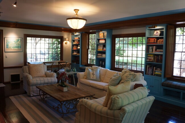 Building Photo - 919 RIVAS CANYON Rd