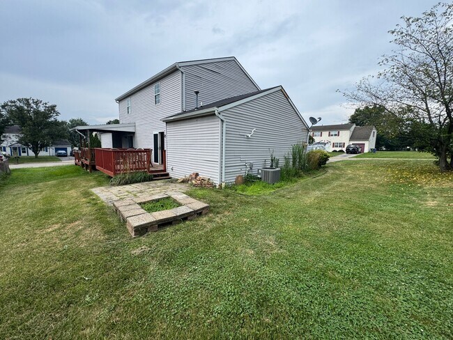 Building Photo - 1627 Blue Jay Dr