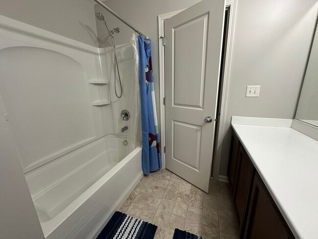 Building Photo - 482 Grosvenor Ln