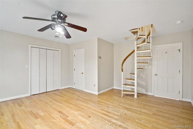 Building Photo - 17 Valley Dr