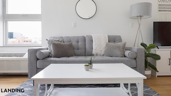 Building Photo - 135 Adams St