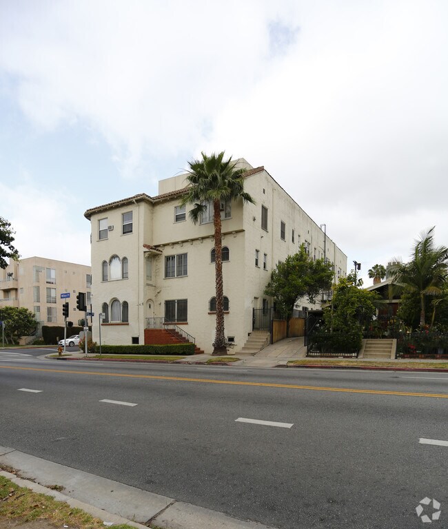 Building Photo - 357 S Wilton Pl