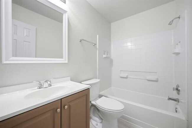 Building Photo - 1136 Beechwood Dr