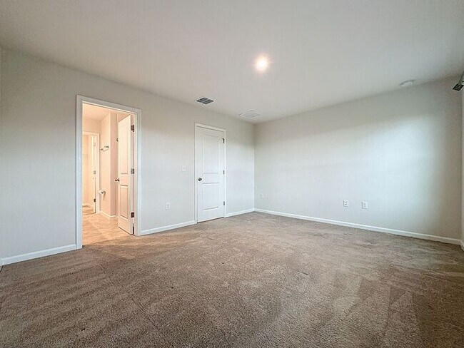 Building Photo - Dream Townhome in Magnolia Grove, Davenport !