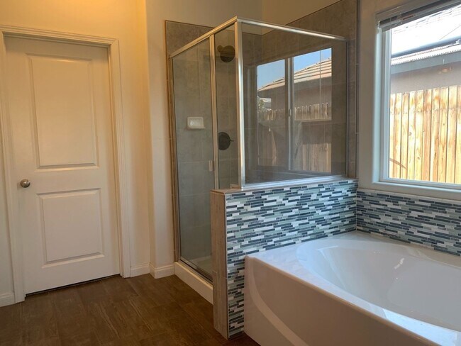 Building Photo - Beautiful Home in Northwest Bakersfield