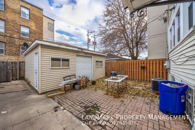 Building Photo - 3817 N Sawyer Ave