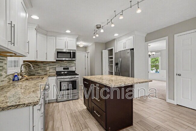 Building Photo - 15888 Muirfield Ct