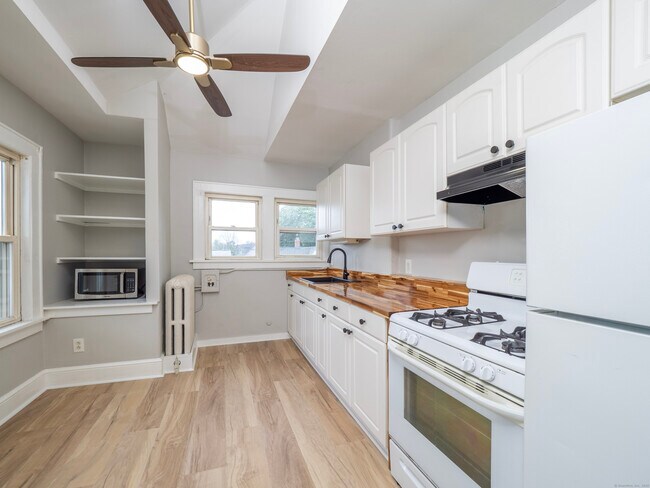 Building Photo - 33 Seaview Ave