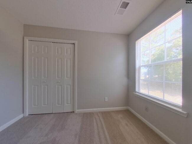 Building Photo - 429 Legend Oaks Dr