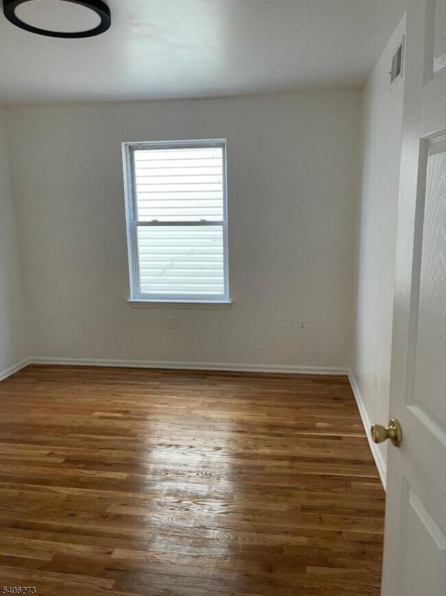 Building Photo - 538 S 11th St