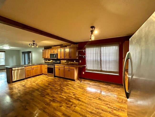 Building Photo - Beautiful 3 level home on a quiet cul-de-sac in Greenbrier Knolls--AVAILABLE NOW!!!!