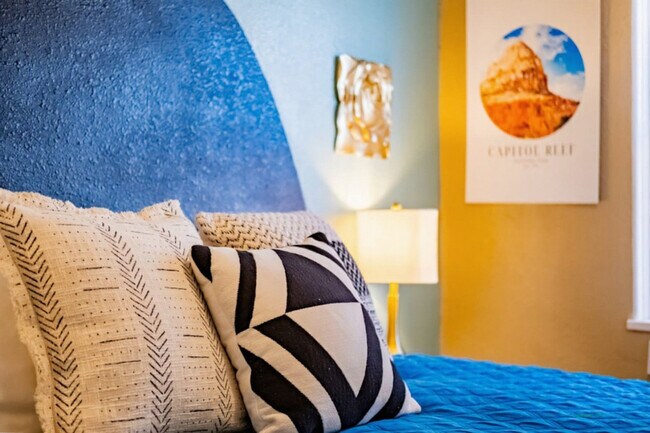 Building Photo - 170 E 100 N