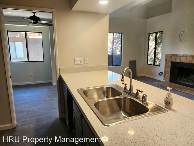 Building Photo - 1 br, 2 bath House - 700 New Stine Rd #9
