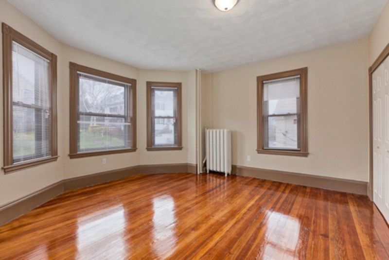 Building Photo - 94 Gladstone St