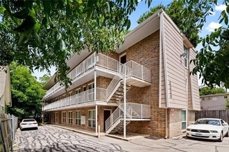 Building Photo - Furnished Studio in the Campus Area