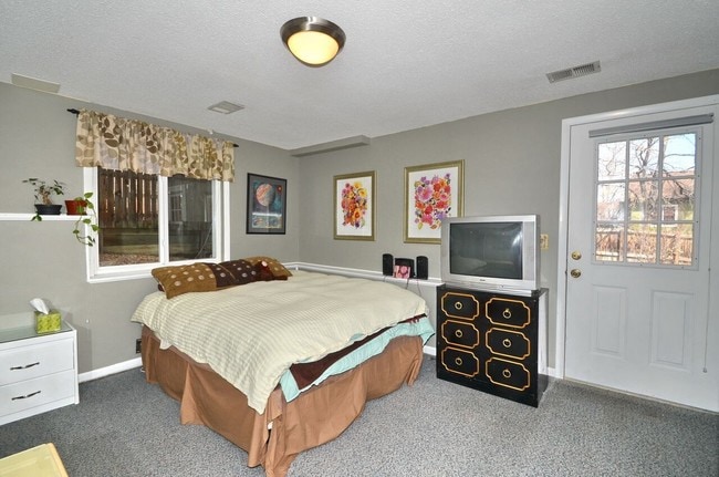 Building Photo - Fantastic 4BR, 3.5BA! Deck, FP, great yard, location!! (Regal)