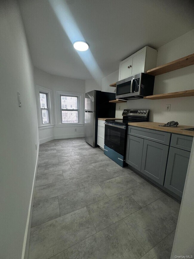 Building Photo - 301 Warburton Ave