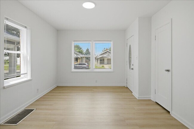 Building Photo - 1511-1511 N Chester Ave