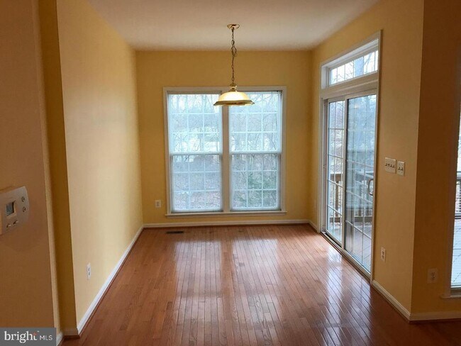 Building Photo - 21927 Windy Oaks Square