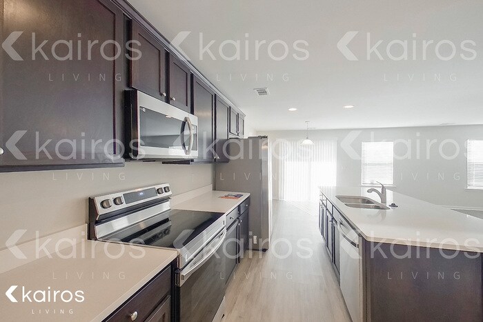 Building Photo - 34 Red Oak Dr.