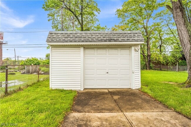 Building Photo - 15922 Eleanore Dr