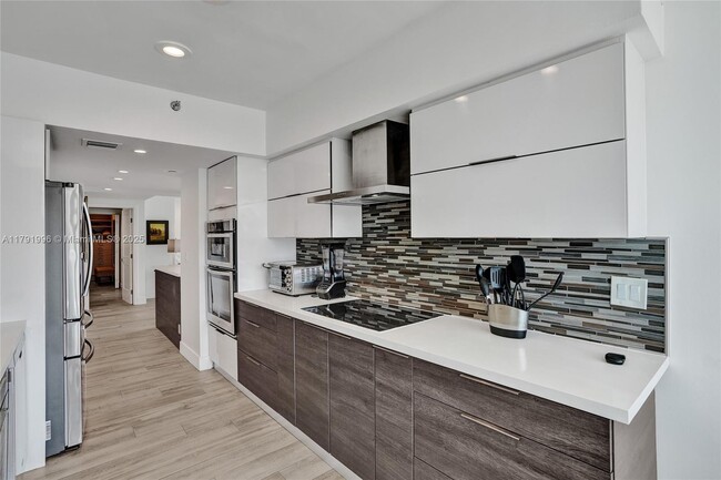 Building Photo - 20281 E Country Club Dr