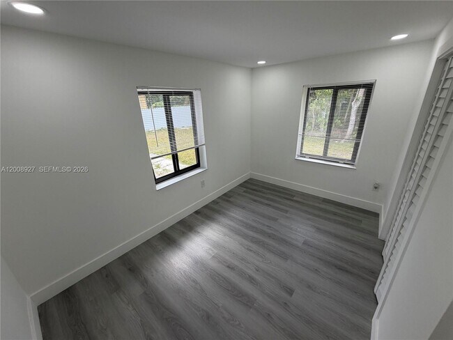 Building Photo - 13885 NW 5th Ave