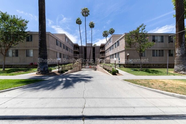 Building Photo - 6979 Palm Ct