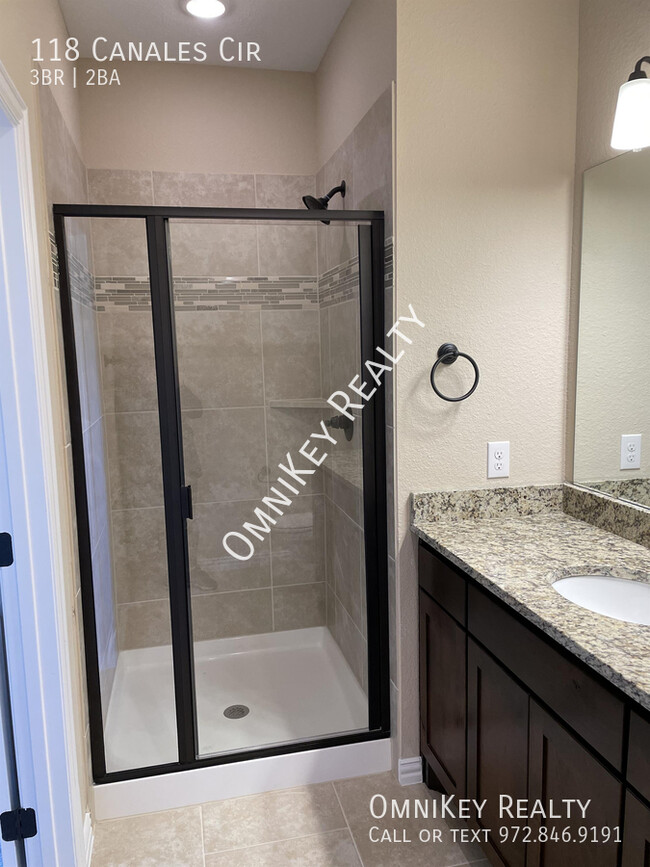 Building Photo - 118 Canales Cir