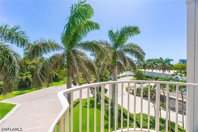 Building Photo - 8111 Bay Colony Dr