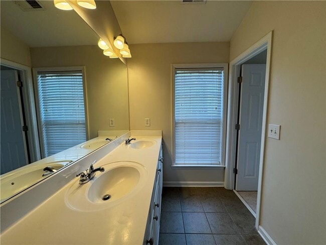 Building Photo - 1379 Thornborough Dr