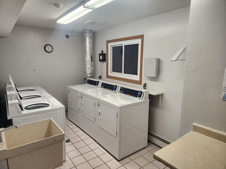 Shared Laundry - 4 Pine Tree Dr