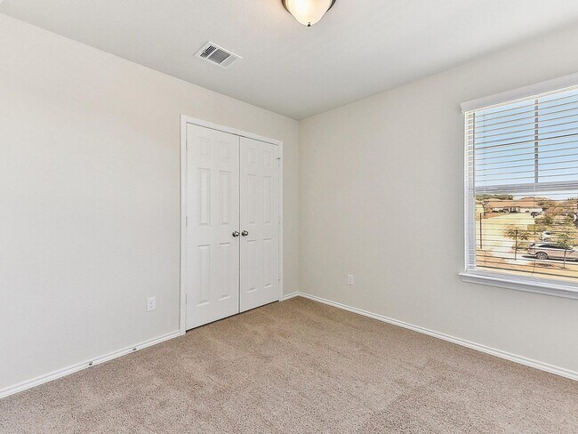 Building Photo - 600 Saturnia Dr