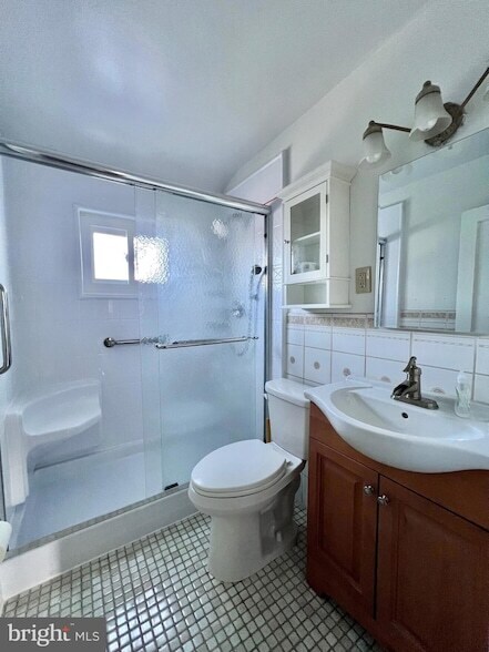 Building Photo - 603 Middlesex Rd