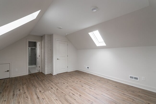 Building Photo - 468-470 E. 2nd Ave